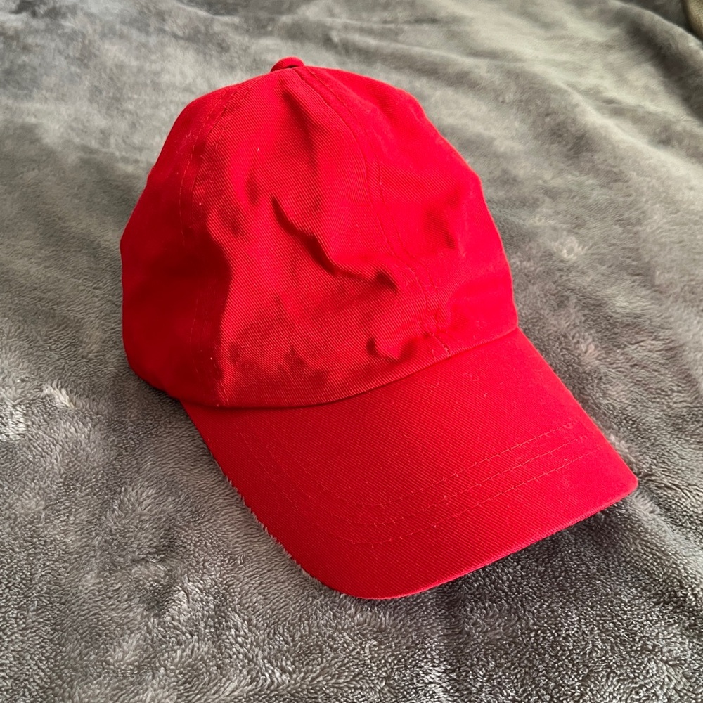 Red baseball cap 🧢